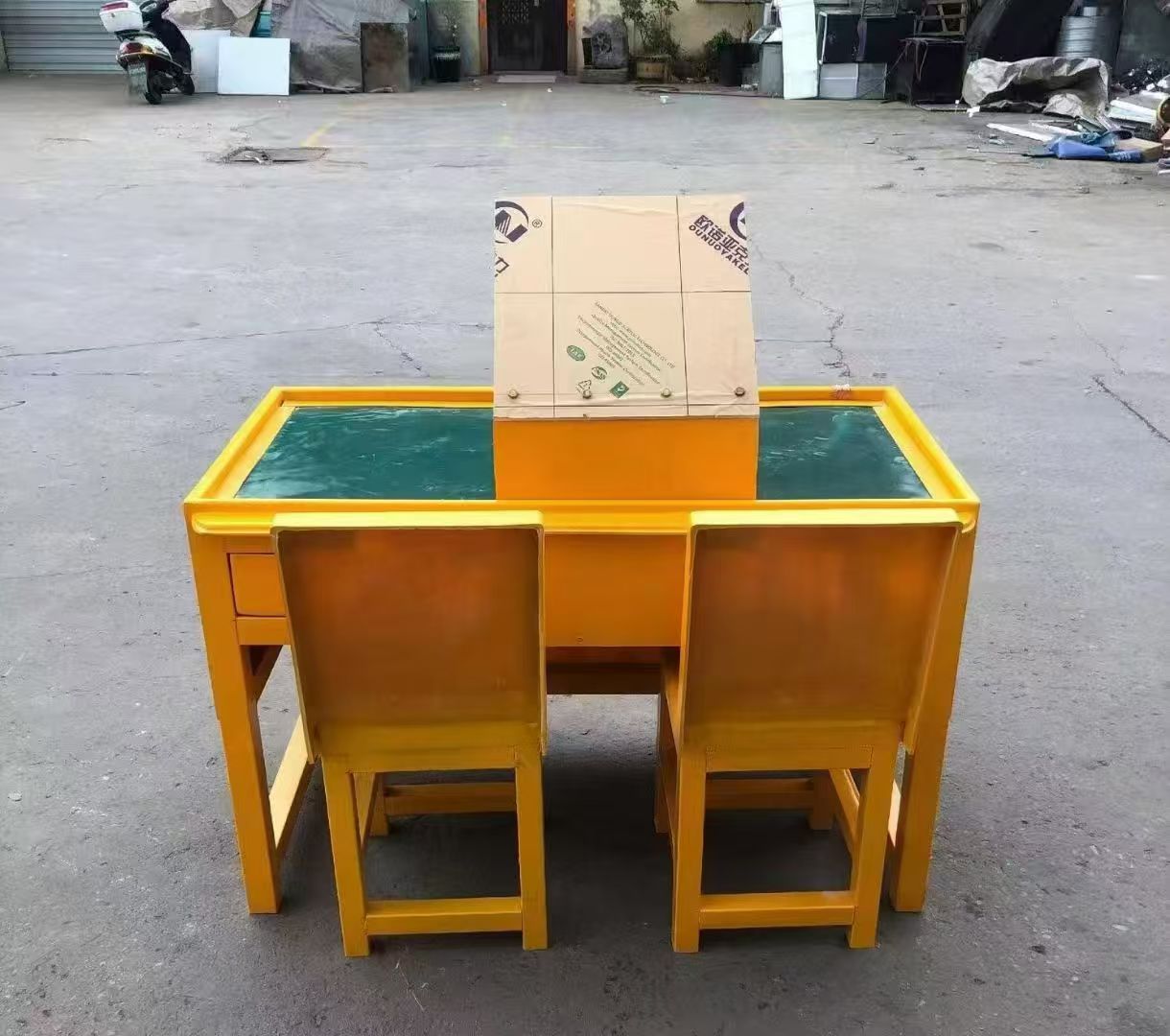 康定防静电导通桌井下煤矿火工品发放桌：危险品流转的安全守护者